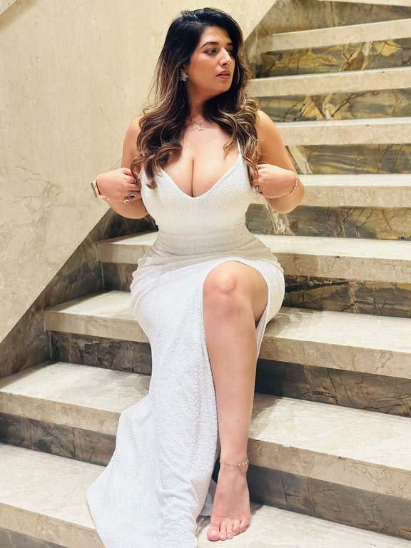 Hyderabad aged housewife Call Girl